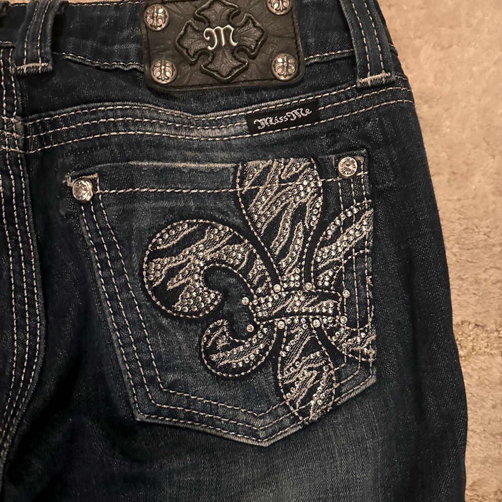 Miss Me brand embellished boot cut jeans - size 27